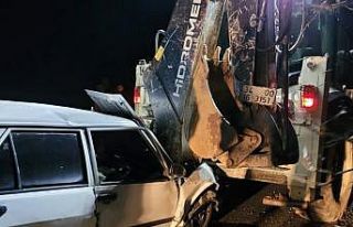 Malatya’da otomobil iş makinesi ile çarpıştı:...