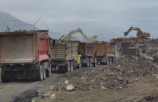 Mamak Belediyesi Samandağ’da enkaz kaldırıyor