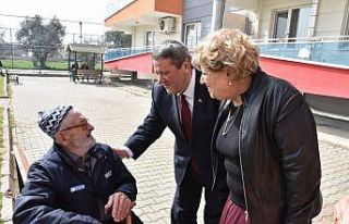 Manisa, depremzedeleri bağrına bastı