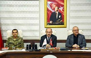 Manisa’da deprem bölgesi için Ramazan kolisi kampanyası...