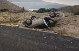 Mardin’de kontrolden çıkan otomobil takla attı:...