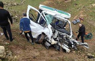 Mardin’de tır ile pikap kafa kafaya çarpıştı:...