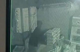 Market önünden yumurta çalınma anı güvenlik...