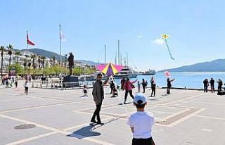 Marmaris’te gökyüzü rengarenk oldu