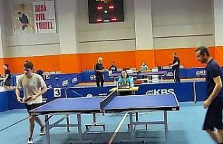 Masa tenisinin kazananları ödüllendirildi