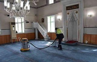 Menemen’de Ramazan öncesi camilerin temizliği...