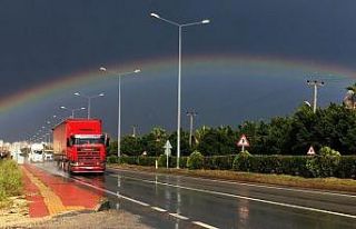 Mersin’de sağanak sonrası gökkuşağı renkli...