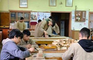 Meslek liseliler depremzede çocuklar için oyuncak...