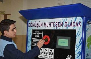 Meslek lisesi öğretmen ve öğrencileri geri dönüşüm...