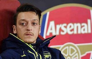 Mesut Özil, futbolu bıraktığını açıkladı