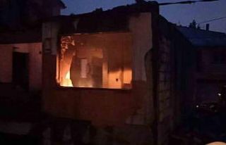 Metruk binada yakılan ateş, itfaiyeyi harekete geçirdi