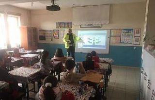 Minik öğrencilere trafik eğitimi verildi