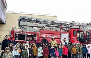 Minik öğrencilerin İtfaiye gezisi heyecanı