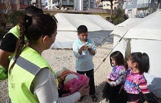 Minik Zeynep’in gönderdiği oyuncaklardan çıkan...