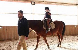 Miniklere ücretsiz at biniş eğitimleri veriliyor