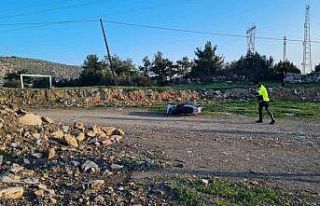 Motosikletin yanında ölü bulundu