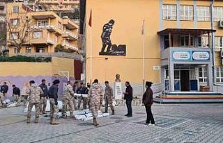 MSB öğrenciler için çadır sınıf kurmaya devam...