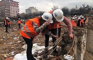 Mühendislik öğrencilerine deprem bölgesinde saha...