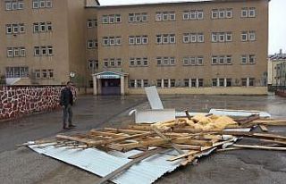 Muş’ta eğitime fırtına engeli