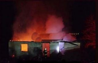 Müstakil ev alevlere teslim oldu