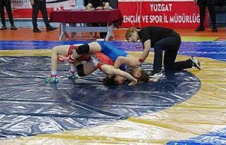 Nasuh Akar 20 yaş altı Kadınlar Türkiye Güreş...