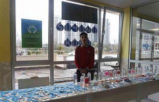 Öğrenciler, hazırladıkları kartlarla suyun önemine...