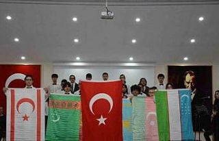 Öğrenciler kazandıkları para ödülünü depremzedelere...