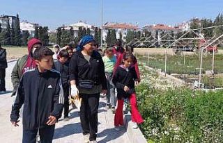 Öğrenciler kurumları gezdi, fidan dikti