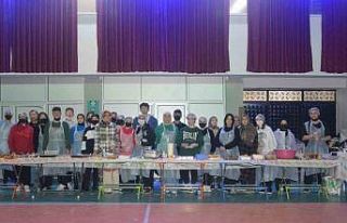 Öğrencilerden depremzedeler için hayır etkinliği