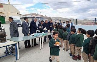 Öğrencilerin sucuk ekmek çağrısı karşılıksız...