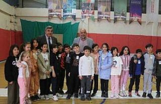 Öğrencilerin test ve ölçümleri yapılıyor