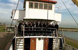 Öğretmen ve öğrencilerden ’Çanakkale Destanı’...