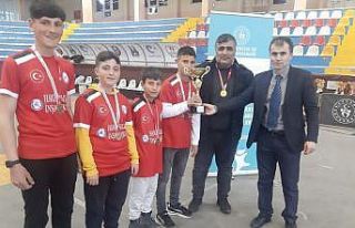 Okul sporlarında iki şampiyonluk