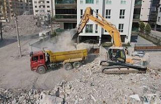 Osmaniye’de enkaz kaldırma çalışmaları dron...