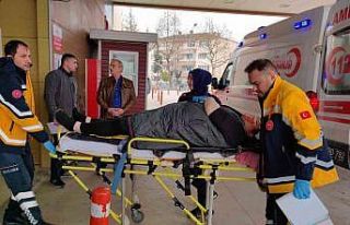 Otomobil bariyerlere çarptı: 2 yaralı