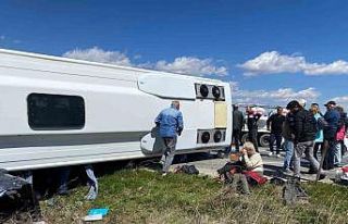 Otomobil ile midibüs çarpıştı; Ölü ve yaralılar...