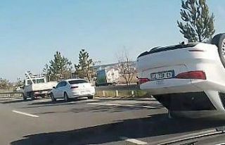 Otomobilin takla atarak ters döndü: 2 yaralı