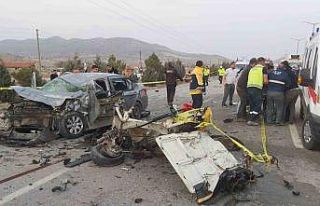 Otomobillerin hurdaya döndüğü kazada 3 kişi yaralandı