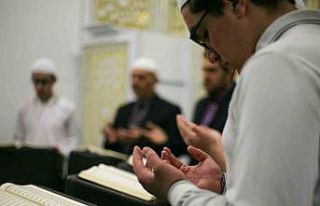 (ÖZEL) Depremzede dedenin ağlayarak yaptığı hatim...