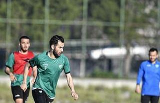 Özer Hurmacı sahaya indi