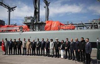 Pakistan’ın ilk yardım gemisi Mersin’e geldi