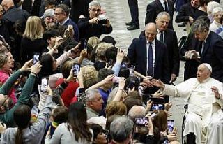 Papa, solunum yolu enfeksiyonu nedeniyle hastanede...