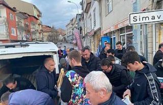 Pideyi sıcak tüketmek için birbirleriyle yarışıyorlar