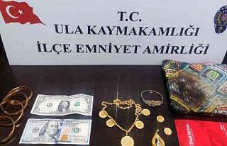 Polis hırsızı 4 saatte yakaladı, altınlar sahibine...