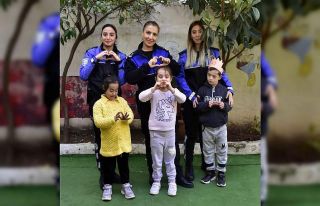 Polisler, özel çocukları unutmadı
