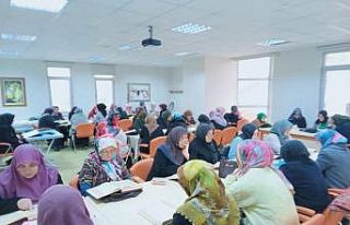 Pursaklar’da hanımlar mukabele programında bir...