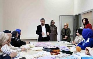 Pursaklar’da kadınlar depremzedeler için kıyafet...