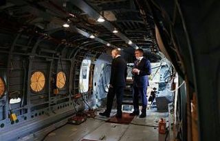 Putin havacılık tesisini ziyaret etti, uçuş simülatörü...