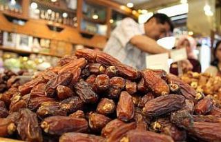 Ramazan ayının vazgeçilmezi hurma tezgâhlarda