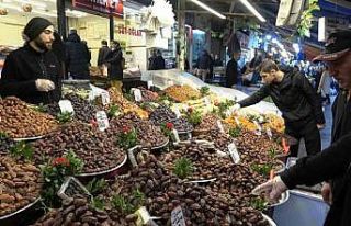 Ramazan ayının vazgeçilmezi hurma tezgâhlarda...